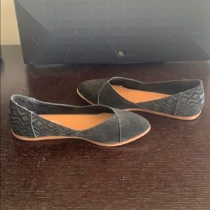 Tom’s black suede jutti Flats Size 7.5